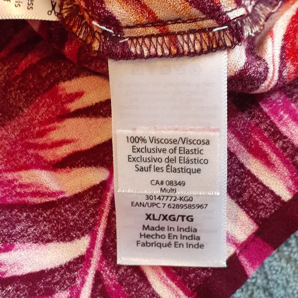 Sofia Vergara Floral Blouse. - Picture 6 of 6